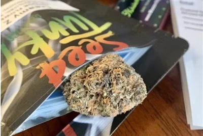 Com demanar el lliurament de males herbes en línia amb Leafly
